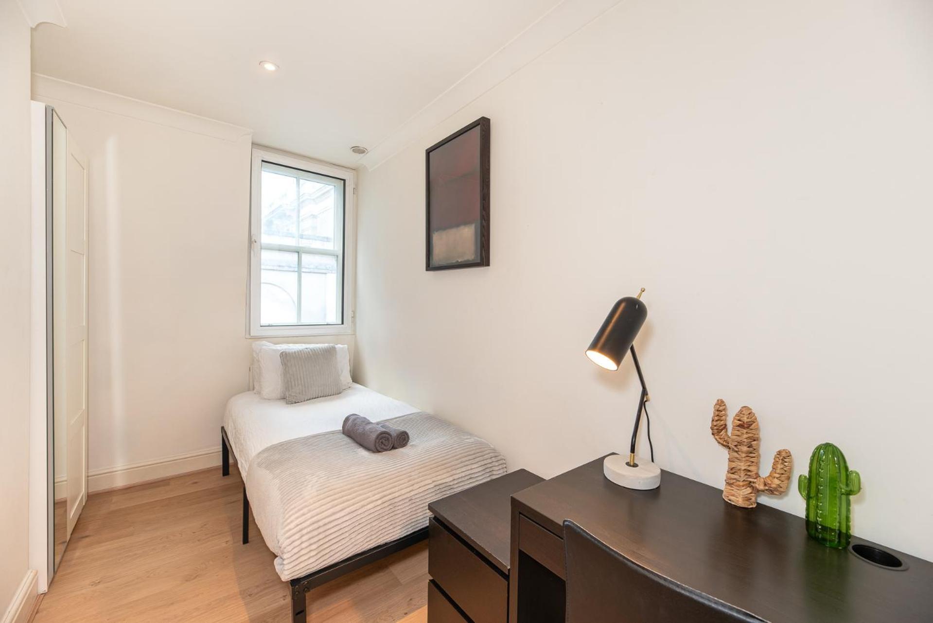 Apartment 2-bedroom Flat In Embankment A Short Walk Away To Trafalgar Square Near Big Ben, Eye London