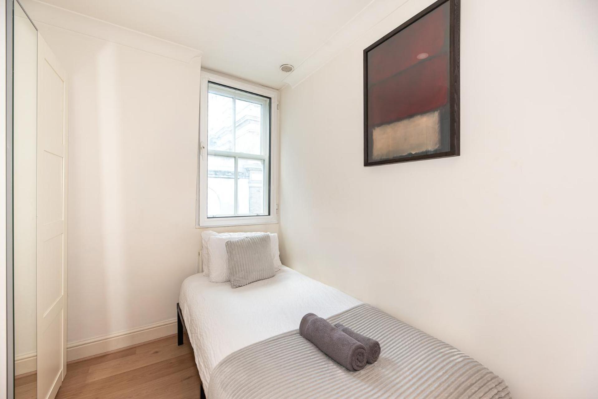 2-bedroom Flat In Embankment A Short Walk Away To Trafalgar Square Near Big Ben, Eye