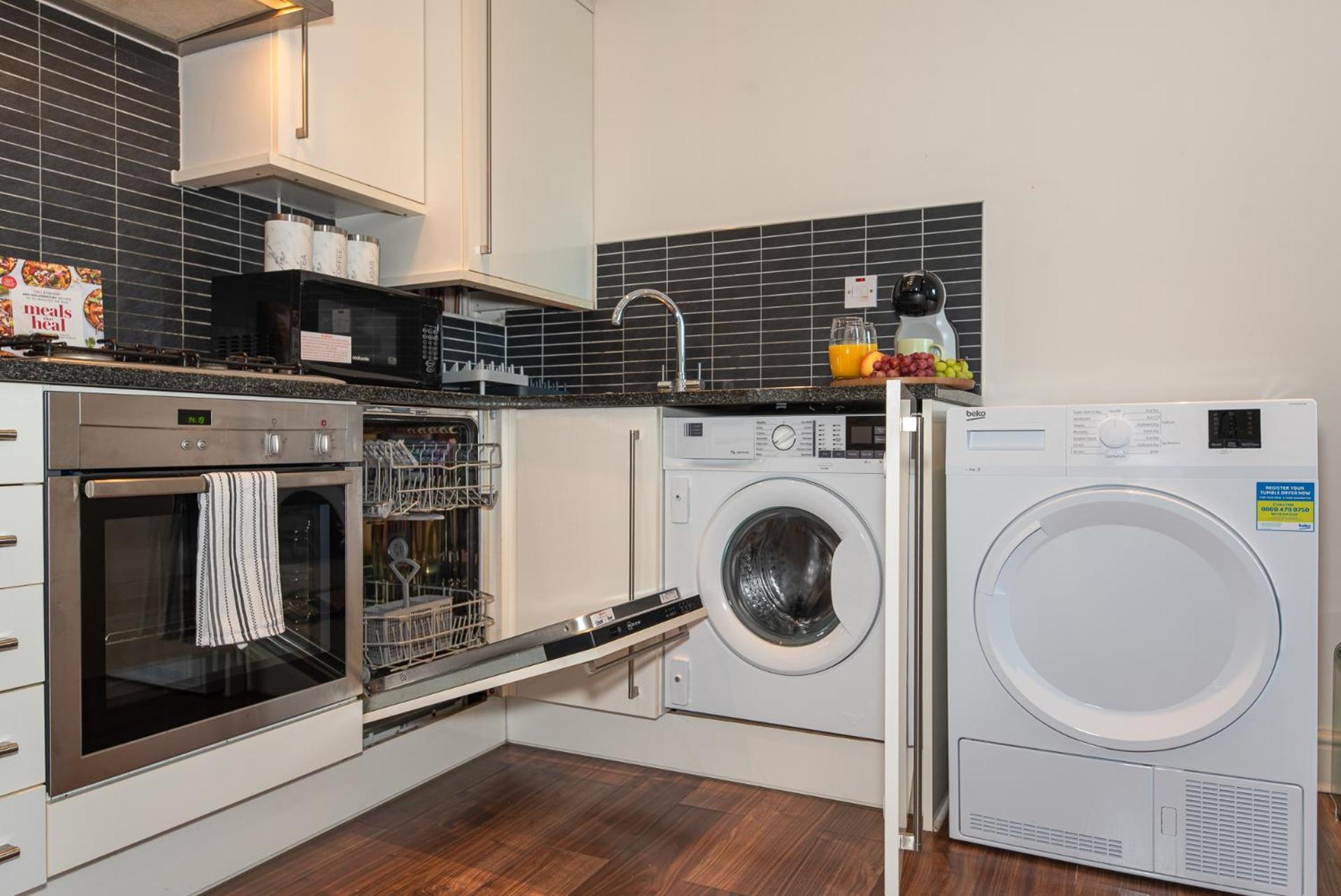 Apartment 2-bedroom Flat In Embankment A Short Walk Away To Trafalgar Square Near Big Ben, Eye London