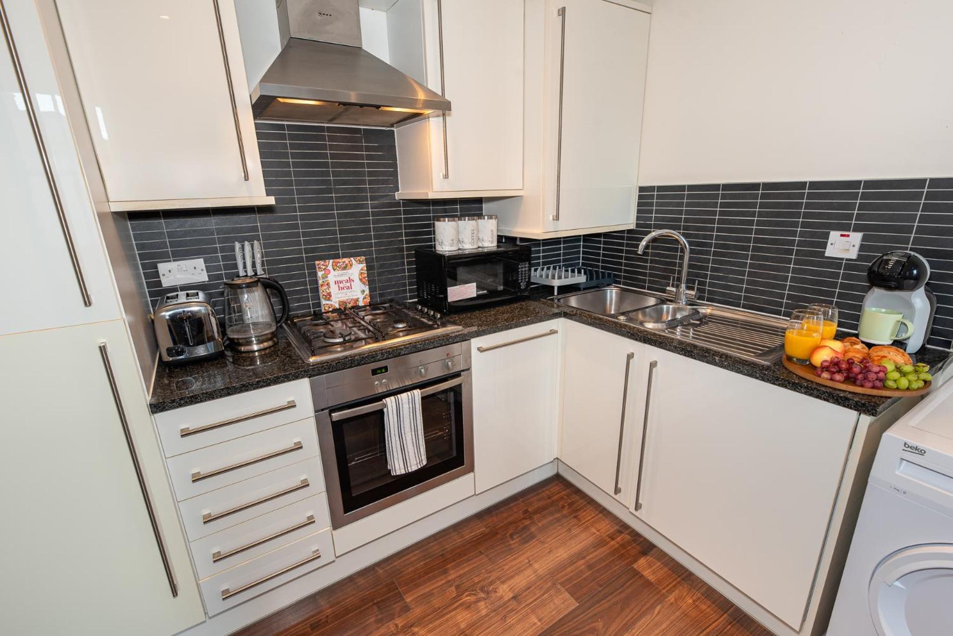 2-bedroom Flat In Embankment A Short Walk Away To Trafalgar Square Near Big Ben, Eye *