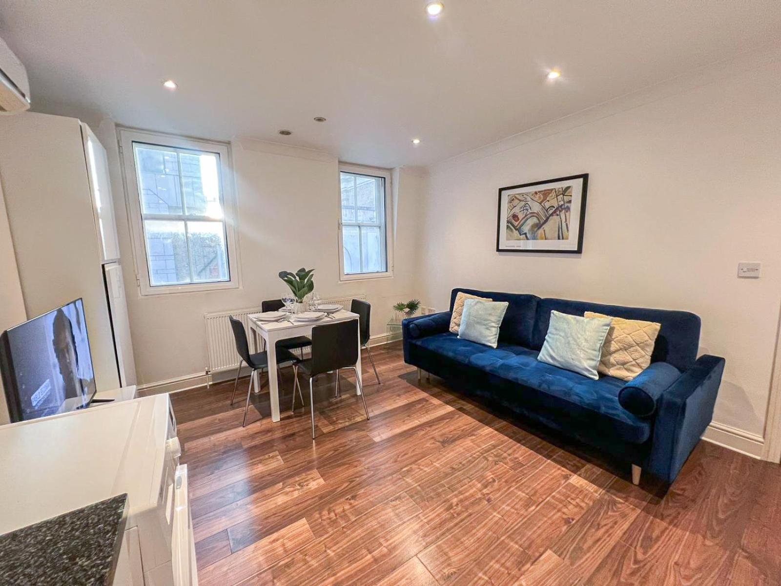 2-bedroom Flat In Embankment A Short Walk Away To Trafalgar Square Near Big Ben, Eye * London