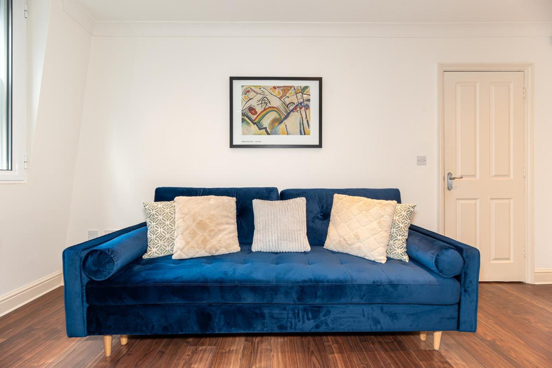 Apartment 2-bedroom Flat In Embankment A Short Walk Away To Trafalgar Square Near Big Ben, Eye London